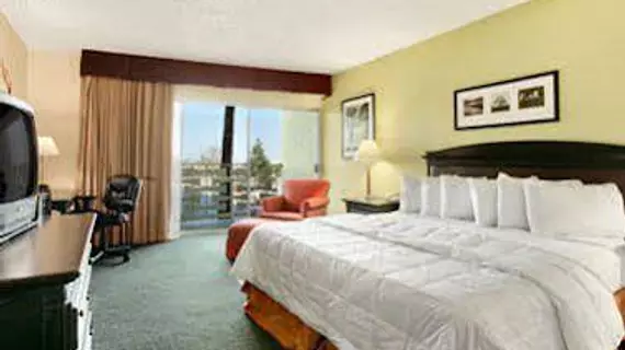 Ramada Sacramento | Kaliforniya - Sacramento (ve civarı) - Sacramento