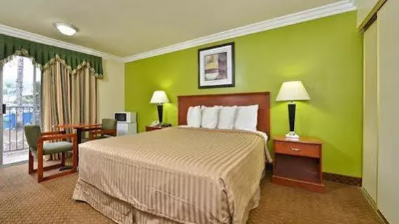 Rodeway Inn & Suites Canyon Lake | Kaliforniya - Riverside County - Temecula (ve civarı) - Canyon Lake