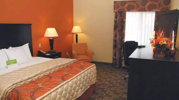 La Quinta Inn & Suites by Wyndham Tulsa Airpt / Expo Square | Oklahoma - Tulsa (ve civarı) - Tulsa