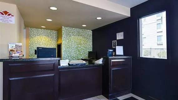 Quality Inn & Suites | Nevada - Pyramid Lake Kızılderili Bölgesi - Reno (ve civarı) - Reno