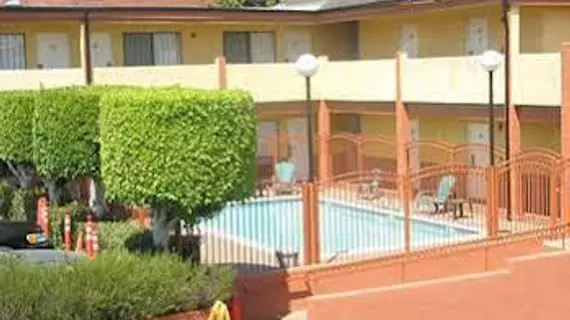 Hollywood Inn Express South | Kaliforniya - Los Angeles County - Los Angeles - Los Angeles Şehir Merkezi