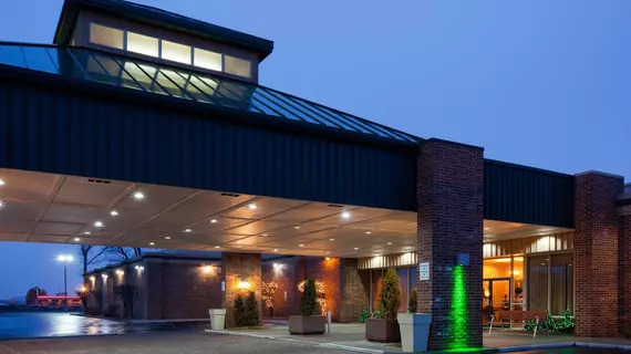 Radisson Hotel and Conference Center Fond du Lac | Wisconsin - Fond du Lac