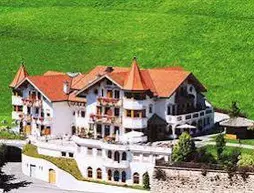 Turm Hotel Gschwendt | Trentino-Alto Adige - Güney Tirol (il) - Valle di Casies