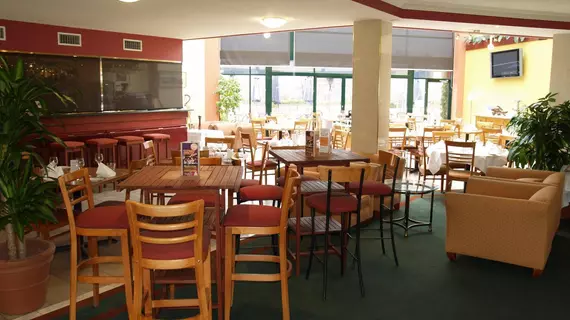 Alpha Hotel Canberra | Avustralya Başkent Bölgesi - Tuggeranong - Kanberra (ve civarı) - Greenway