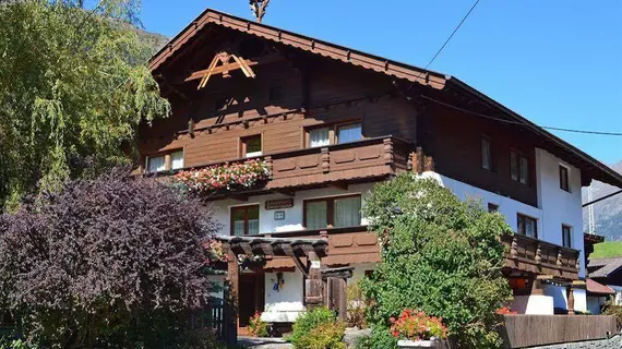 Gästeheim Berghof | Tirol - Imst (ve civarı) - Soelden