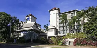 Novotel Cairns Oasis Resort