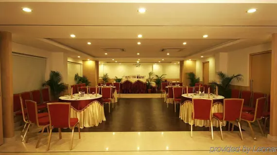 Hotel Trinity Isle | Karnataka - Bengaluru (ve civarı) - Bengaluru - Sheshadripuram