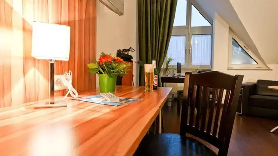 Hotel Domino | Baden-Wuerttemberg - Rems-Murr-Kreis - Stuttgart (ve civarı) - Stuttgart - Stammheim-Mitte