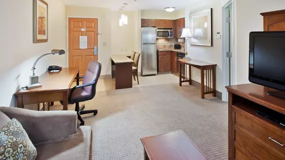 Staybridge Suites Reno Nevada | Nevada - Pyramid Lake Kızılderili Bölgesi - Reno (ve civarı) - Reno - Reno/Tahoe Havalimanı