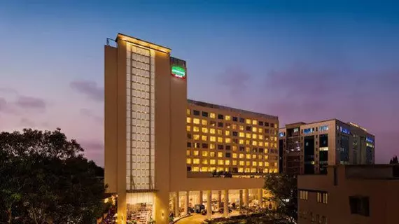 Courtyard by Marriott Mumbai International Airport | Maharaştra - Raigad - Bombay (ve civarı) - Bombay - Malad - Batı Banliyöleri