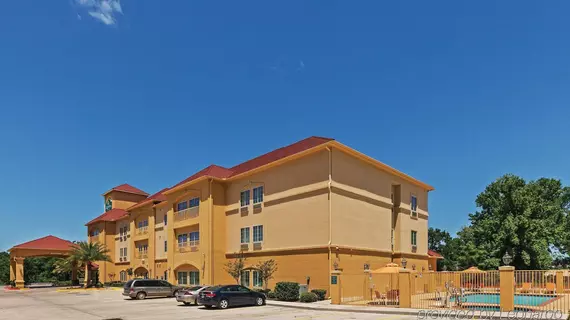 La Quinta Inn & Suites Cleveland | Teksas - Conroe (ve civarı) - Cleveland