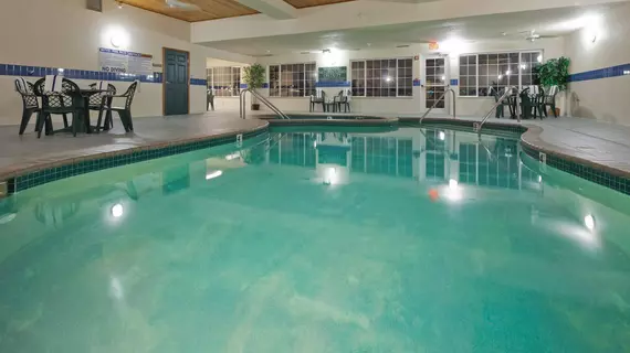 Country Inn & Suites by Radisson, West Bend, WI | Wisconsin - Milwaukee (ve civarı) - West Bend