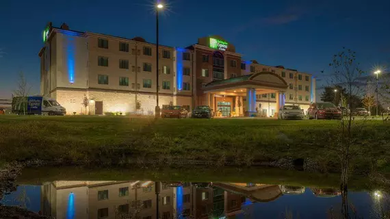 Holiday Inn Express & Suites Kansas City Airport | Missouri - Kansas City (ve civarı) - Kansas