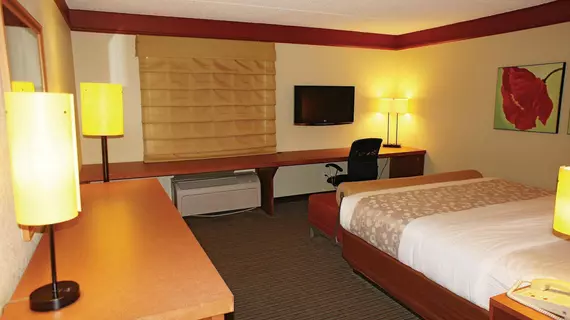 La Quinta Inn and Suites Austin Airport | Teksas - Austin (ve civarı) - Austin