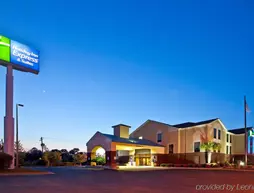 Holiday Inn Express & Suites Milton East I-10 | Florida - Pensacola (ve civarı) - Milton