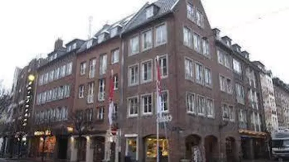 Hotel am Rathaus | Kuzey Ren-Westfalia - Düsseldorf (ve civarı) - Düsseldorf - Eski Şehir Merkezi