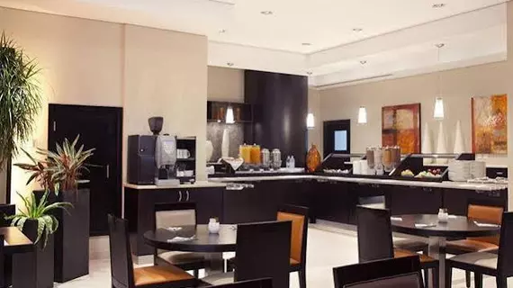 Holiday Inn Express Dubai Safa Park | Dubai - Dubai