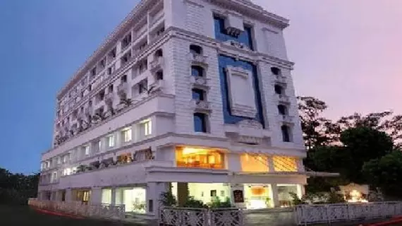 Hotel Airlink Castle | Kerala - Ernakulam Bölgesi - Koşin (ve civarı) - Alwaye