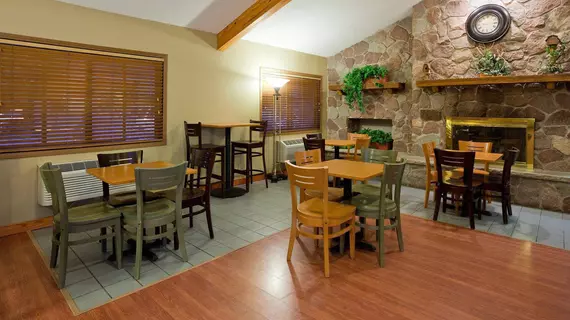 Americinn Hotel and Suites- Rice Lake | Wisconsin - Rice Lake (ve civarı) - Rice Lake