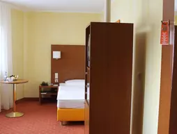 Novum Hotel Rega Stuttgart | Baden-Wuerttemberg - Rems-Murr-Kreis - Stuttgart (ve civarı) - Stuttgart - Feuersee