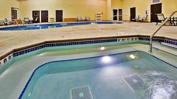 Holiday Inn Express Le Claire Riverfront-Davenport | Iowa - Quad Cities (ve civarı) - Le Claire