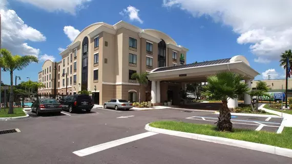 Holiday Inn Express Hotel & Suites Tampa -USF-Busch Gardens | Florida - Tampa (ve civarı) - Tampa