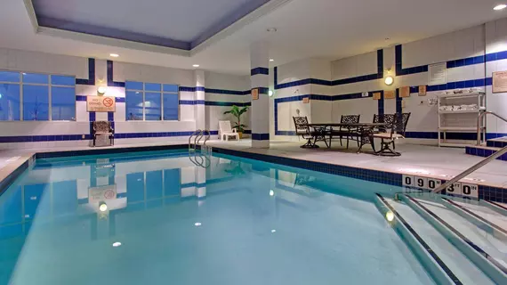 Holiday Inn Express Hotel & Suites Milton | Ontario - Milton