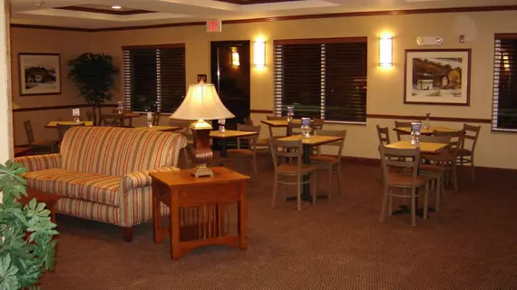 Holiday Inn Express Hotel & Suites Lancaster-Lititz | Pensilvanya - Lancaster (ve civarı) - Lititz