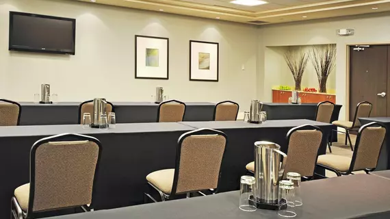 Holiday Inn Express & Suites Vaughan | Ontario - Vaughan