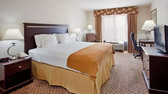 Holiday Inn Express Hotel & Suites McPherson | Kansas - Salina (ve civarı) - McPherson