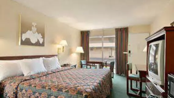 Days Inn Fayetteville | Arkansas - Bentonville - Fayetteville (ve civarı) - Fayetteville