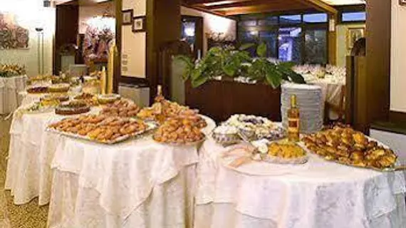 Hotel Ristorante Giordano | Lombardy - Bergamo - Bergamo (ve civarı) - Cavernago