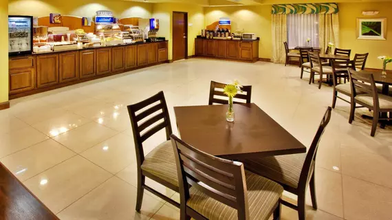 Holiday Inn Express Waterloo-Cedar Falls | Iowa - Waterloo (ve civarı) - Waterloo