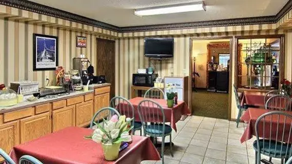 Quality Inn Saint Ignace | Michigan - St Ignace