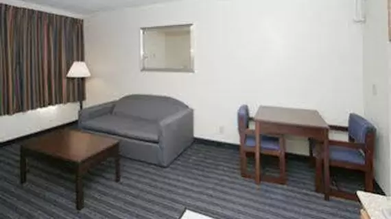 Knights Inn & Suites Virginia Beach | Virginia - Norfolk - Virginia Beach (ve civarı) - Virginia Beach