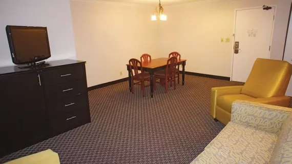 La Quinta Inn Cleveland Airport North | Ohio - Cleveland (ve civarı) - Cleveland