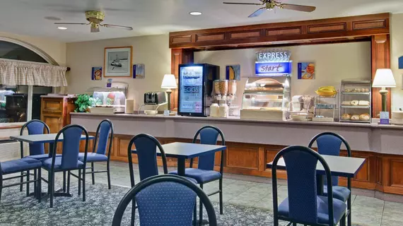 Holiday Inn Express Mackinaw City | Michigan - Mackinaw City