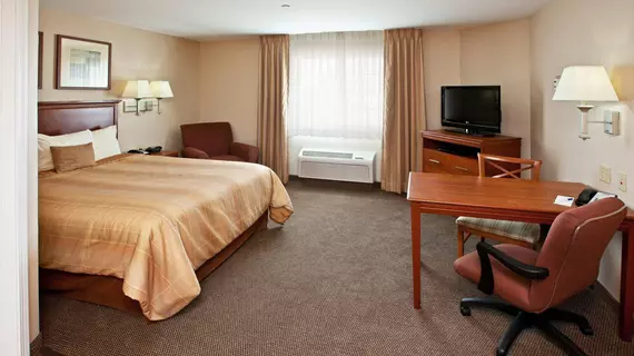 Candlewood Suites Louisville North | Indiana - Jeffersonville - Clarksville (ve civarı) - Clarksville