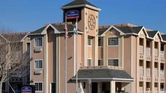 Howard Johnson Inn Salinas | Kaliforniya - Monterey (ve civarı) - Salinas