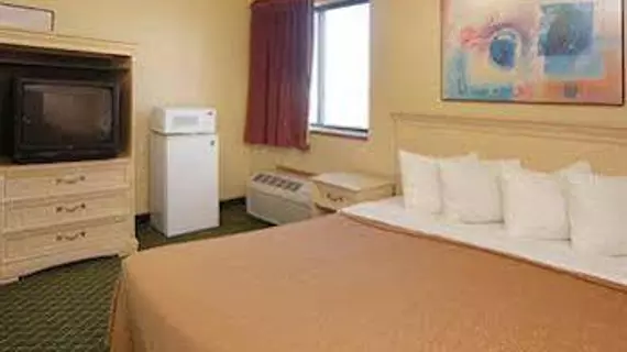 Quality Inn and Suites | Michigan - Detroit (ve civarı) - Romulus