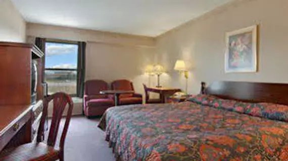 Howard Johnson Express Inn Spartanburg - Expo Center | Güney Karolayna - Greenville - Spartanburg (ve civarı) - Spartanburg