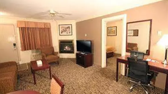 QUALITY INN & SUITES | Alberta - High Level