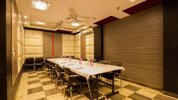 FabHotel Suncourt Karol Bagh | Batı Delhi - Ulusal Eyalet Başkenti Delhi - Delhi (ve civarı) - Yeni Delhi - Karol Bagh