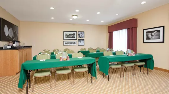 Country Inn & Suites by Radisson, Bloomington Normal Airport | İllinois - Bloomington (ve civarı) - Bloomington