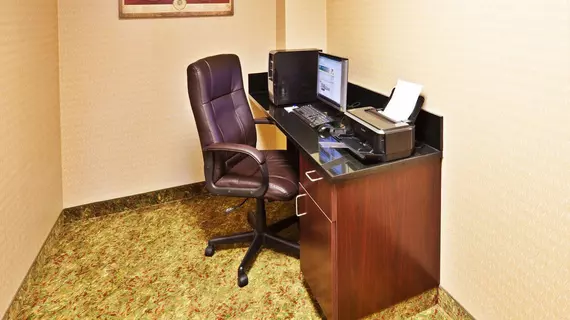 HOLIDAY INN EXPRESS & SUITES P | Oklahoma - Enid (ve civarı) - Perry