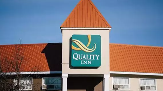 Quality Inn Whitecourt | Alberta - Whitecourt (ve civarı) - Whitecourt