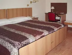 Albergo Astron | Lombardy - Brescia (il) - Brescia (ve civarı) - Brescia - Centro Storico Sud