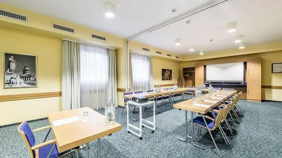 Holiday Inn Express Frankfurt Airport | Hessen - Frankfurt (ve civarı) - Moerfelden-Walldorf