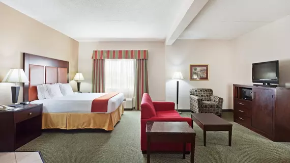 Holiday Inn Express Louisville Northeast | Kentucky - Louisville (ve civarı) - Louisville