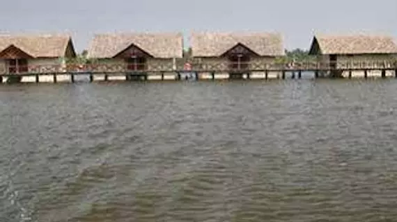 Emarald Pristine Island Floating Resort | Kerala - Ernakulam Bölgesi - Koşin (ve civarı) - Cherthala - Kuthiathode